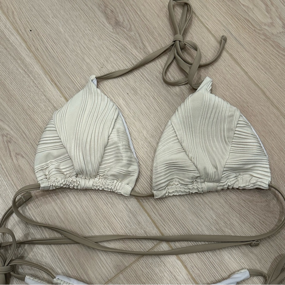 EUC Textured Bikini Set - Picture 4 of 6